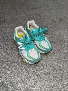 New Balance 9060 Big Kid 'Cyan Burst' DTLR Exclusive - Kid's Size 11